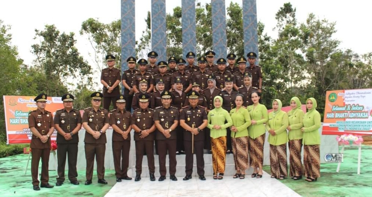 Kejari Murung Raya Ziarah di Makam Pahlawan Peringati HBA Ke-64 dan HUT IAD XXIV