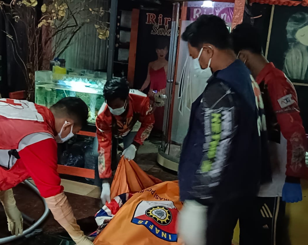 Tinggal Seorang Diri, Waria Ditemukan Membusuk di Salon