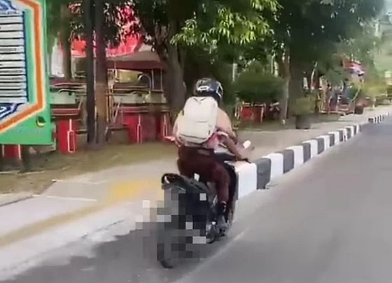 Aksi seorang pelajar ugal ugalan di Jalan Achmad Yani Sampit