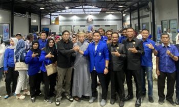 Bakal Calon Bupati, Rudini dan Bakal Calon Wakil Bupati, Paisal Darmasing berfoto bersama, usai deklarasi pencalonan, Rabu, 28 Agustus 2024