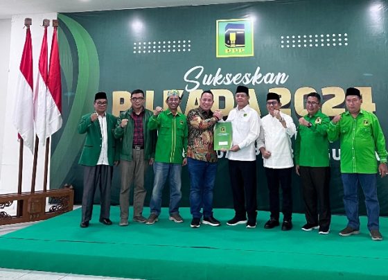 Bakal Calon Wakil Bupati Murung Raya, Doni saat menerima Surat Rekomendasi B1 KWK dari PPP, Jumat, 24 Agustus 2024.