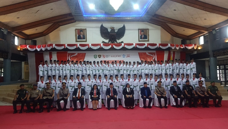 Kukuhkan Anggota Paskibraka, Halikinnor : Tidak Masalah Menggunakan Jilbab