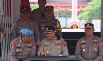 Kapolres Kotim AKBP Resky Maulana Zulkarnain saat pantau latihan Sispamkota