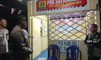 Kapolsek Baamang saat menyambangi Pos Kamling sekaligus berikan penilaian peserta lomba.