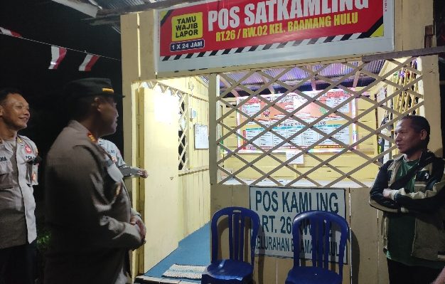 Kapolsek Baamang saat menyambangi Pos Kamling sekaligus berikan penilaian peserta lomba.