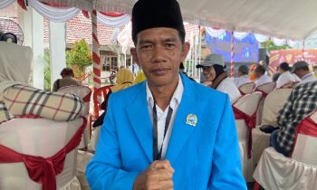 Ketua DPD Gelora Kotim Samsul saat mengawal pendaftaran Pasangan Paslon Sanidin Siyono mendaftar di KPU Kotim, Kamis, 29 Agustus 2024