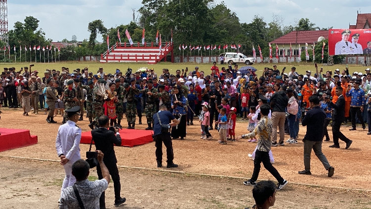 Masyarakat Kotim Antusias Menyaksikan Pengibaran Bendera Peringatan Kemerdekaan Indonesia