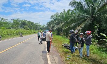 Satlantas Polres Kotim saat olah TKPbkecelakaan maut di Tjilik Riwut, Desa Pundu, Kecamatan Cempaga Hulu.