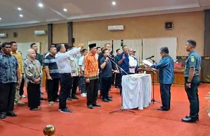 Rinie Anderson Ditunjuk sebagai Ketua DPRD Kotim Sementara saat Pelantikan