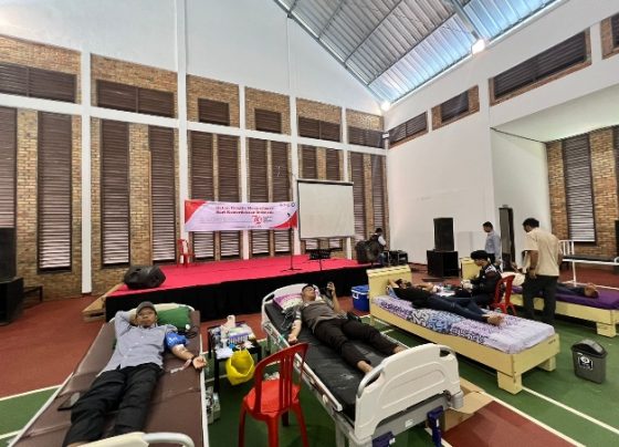 Suasana donor darah oleh PMI Kotim yang digelar di tempat pihak ketiga.