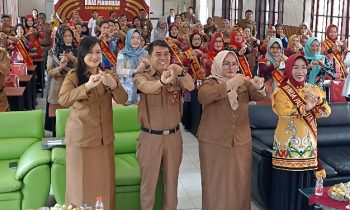 Wabup Irawati bersama Bunda PAUD Kotim dalam acara apresiasi Pemkab kepada Bunda PAUD Kotim, Senin, 5 Agustus 2024