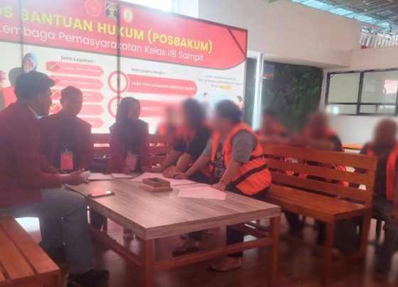 Warga Binaan Lapas Kelas IIB Sampit saat konsultasi bantuan hukum gratis.