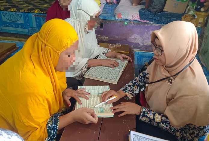 Warga Binaan Wanita Lapas Sampit Tekun Mengikuti Pengajian dan Belajar Baca Alquran