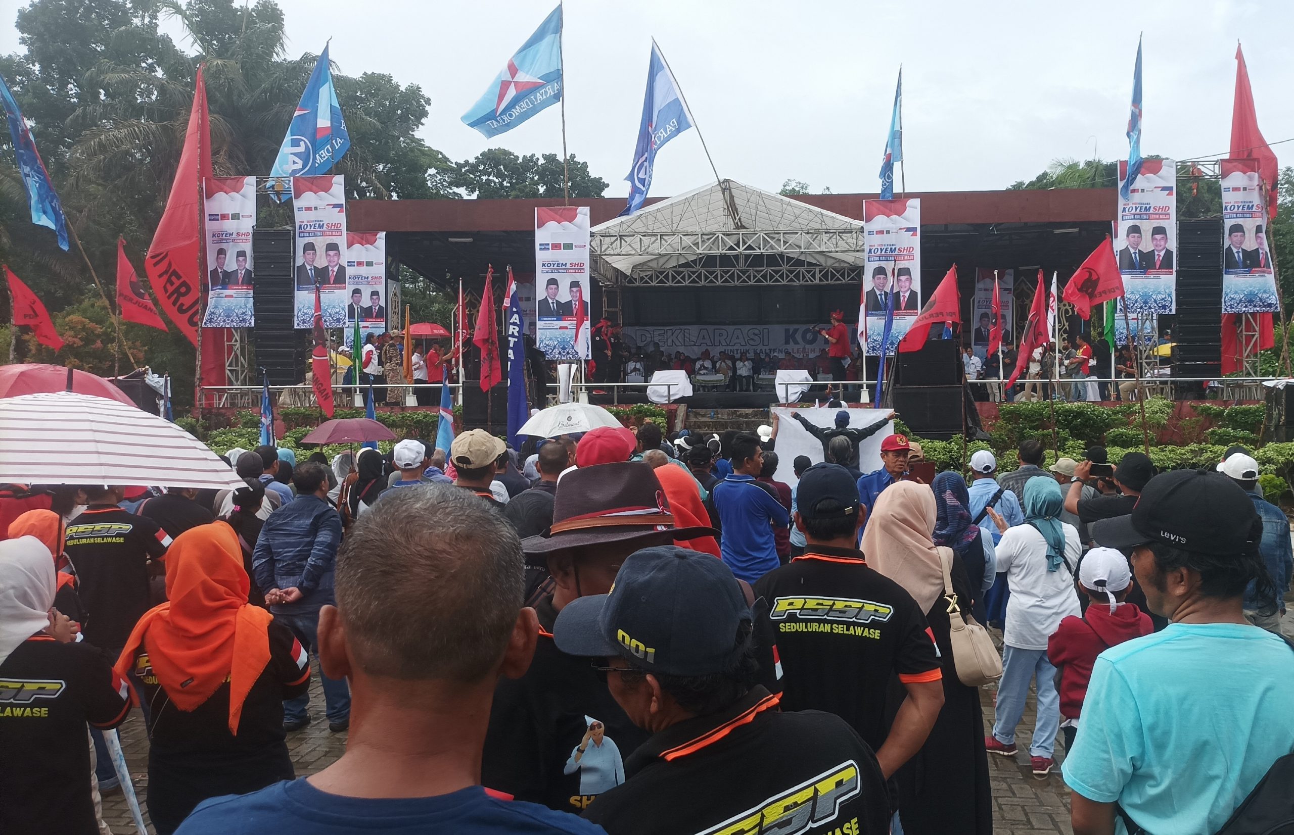 Meski Hujan, Ribuan Warga Hadiri Deklarasi Koyem-SHD di Sampit