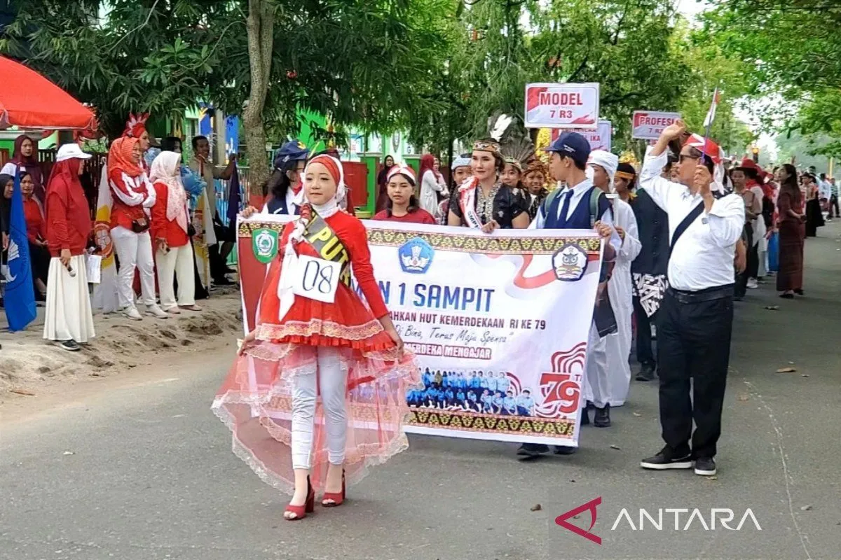 SMPN 1 Sampit Galakkan Gerakan Sekolah Sehat melalui Karnaval
