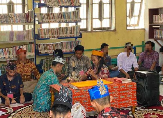 Acara galungan diikuti siswa SMAN 3 Sampit dan warga binaan Lapas Sampit.