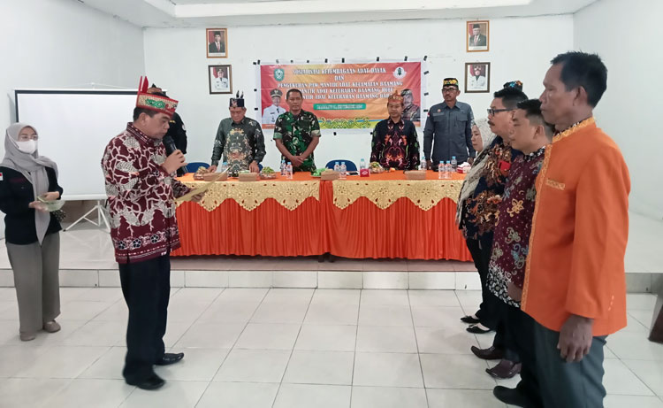 Lima PAW Mantir Adat Kecamatan Baamang Dilantik
