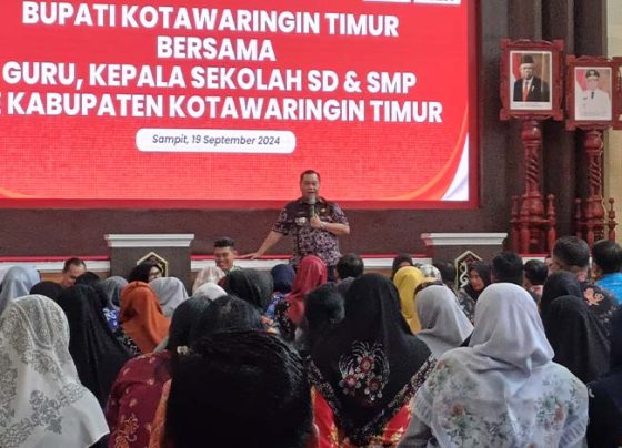 Bupati Kotawaringin Timur Halikinnor audiensi dengan guru SD dan SMP