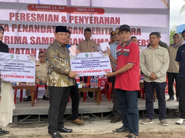 Halikinnor Meresmikan Sambungan Rumah dan Serahkan Bantuan di Sei Ijum