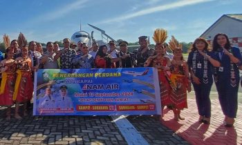 Bupati Kotim Timur Halikinnor foto bersama saat penerbangan perdana Nam Air jurusan Sampit Surabaya, Jumat, 13 September 2024.