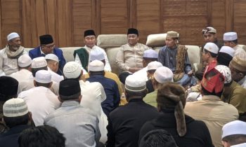 Gubernur Kalteng Sugianto Sabran saat berdiakusi dengan tokoh di Pondok Pesantren Darul Amin, Jumat, 6 September 2024.