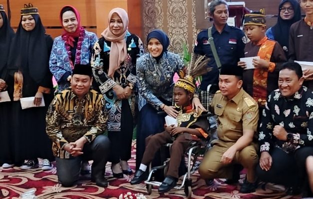 Gubernur dan Wakil Gubernur, Ketua PKK Kalteng dan Bupati Kotim saat Peringatan Hari Anak Nasional, Kamis, 5 September 2024.