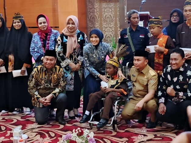 Sugianto Sabran Menghadiri Peringatan Hari Keluarga Nasional dan Hari Anak Nasional di Kotim