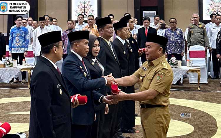 Hermon Terima SK Perpanjangan Jabatan sebagai Pj Bupati Murung Raya