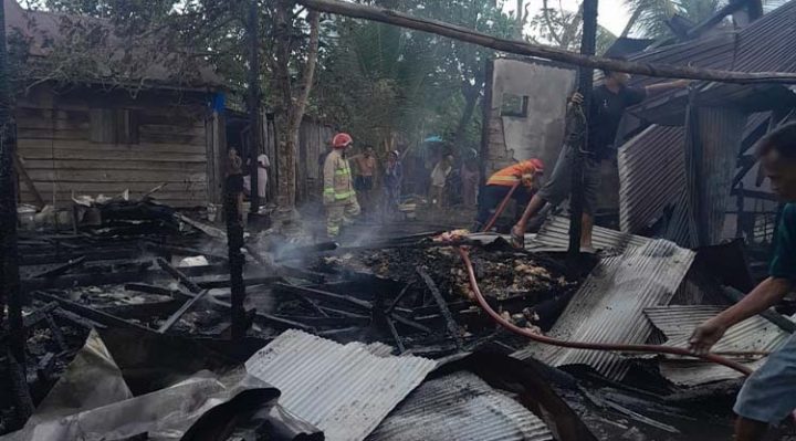 Kebakaran Melahap Rumah Warga di Kecamatan Kota Besi Diduga Akibat Korsleting Kipas Angin, Rabu 18 September 2024.