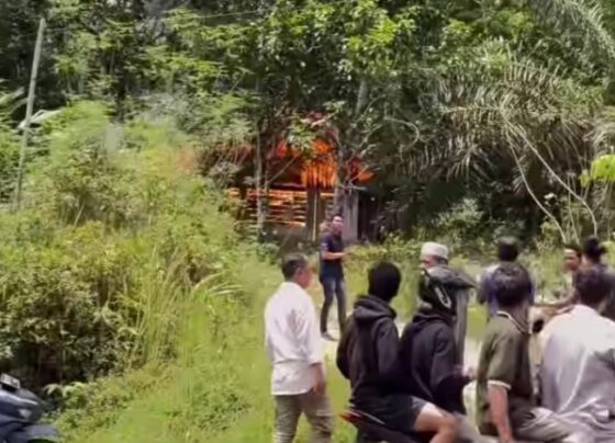 Kebakaran yang menimpa rumah warga di Desa Pundu, Minggu, 29 September 2024