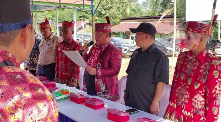 Ketua DAD Kotawaringin Timur Halikinnor saat kunjungan di Kecamatan Mentaya Hulu, Minggu, 29 September 2024.