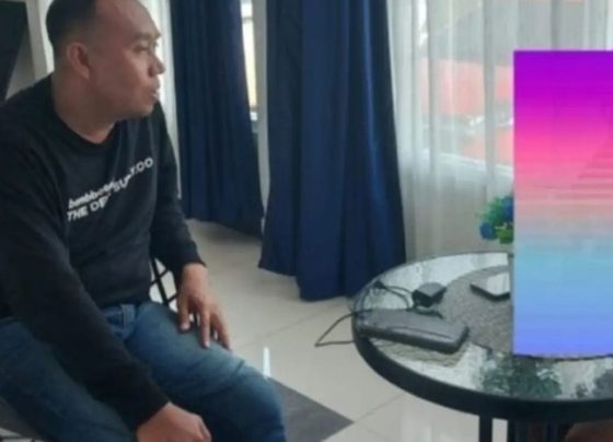 Ketua Tim Virtual Police Bidhumas Polda Kalteng Ipda Shamsuddin membina FB, diblur