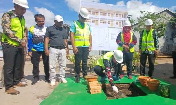 Peletakan batu pertama pembangunan SDN 1 Baamang Tengah.