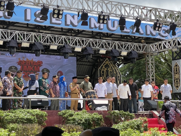 Sugianto Sabran Buka Gebyar UMKM Wilayah Barat Provinsi Kalteng,