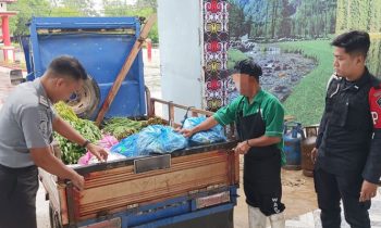 Pengecekan bahan makanan sebelum masuk ke areal Lapas Sampit