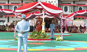 Penjabat (Pj) Bupati Murung Raya Hermon saat menyampaikan amanat pada upacara HUT Murung Raya ke 22 tahun di halaman kantor Bupati Murung Raya