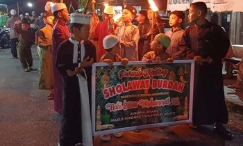 Peserta antusias ikut pawai peringatan Maulid Nabi di Baamang Tengah, Sabtu malam, 21 September 2024.