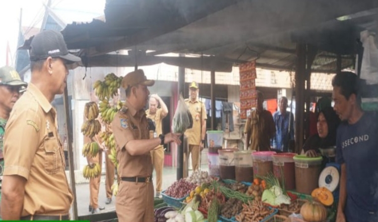 Pj Bupati Katingan Pastikan Ketersediaan Bahan Pokok Aman