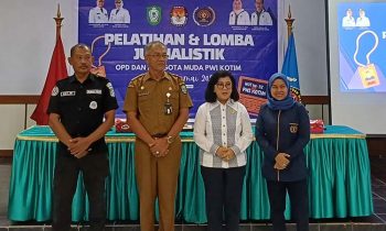 Pj Sekretaris Daerah Kotawaringin Timur Sanggul Lumban Gaol membuka pelatihan dan lomba jurnalistik yang digelar PWI Kotim, Senin, 23 September 2024.