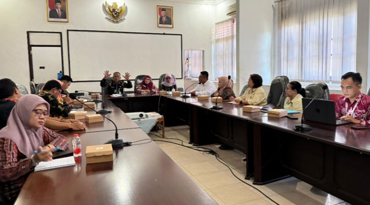 Plh Sekretaris Daerah Sanggul Lumban Gaol menerima kunjungan Komisi Informasi Provinsi Kalimantan Tengah, Kamis, 12 September 2024.