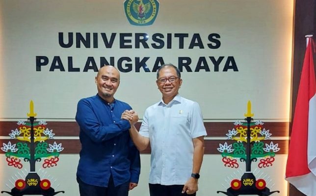 Rektor UPR, Salampak (kanan) dan Direktur Intelkam Polda Kalteng Kombes Pol Febriyanto Wachidin (kiri).