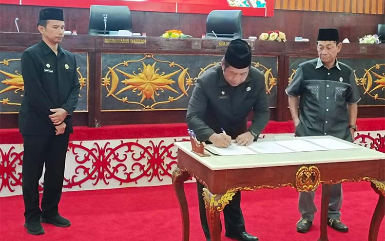 Pemkab Murung Raya Tandatangani Persetujuan Bersama DPRD RPJPD 2025–2045