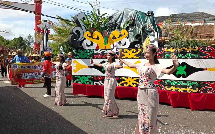 Festival Budaya Meriahkan HUT ke-22 Murung Raya