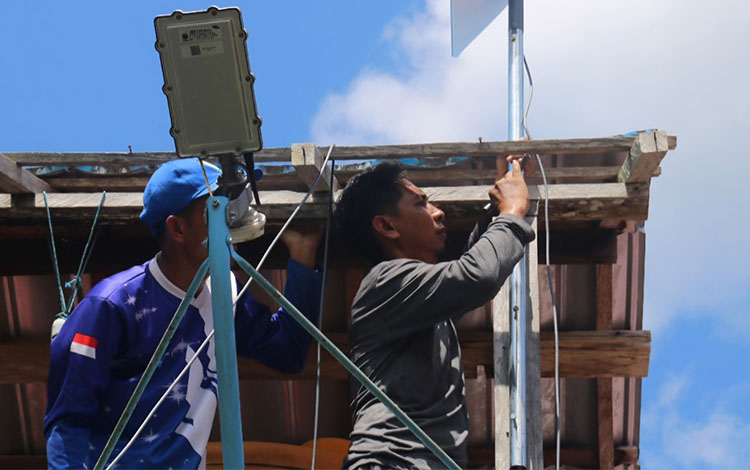 Bantuan Jaringan Internet di Desa Sungai Hanya Mudahkan Akses Informasi dan Layanan Publik