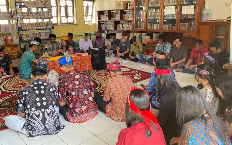 Warga Binaan Lapas Sampit dan Pelajar SMAN 3 Sampit Rayakan Ibadah Galungan Bersama