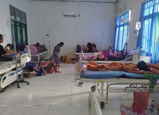 Warga yang mengalami keracunan saat menjalani perawatan di RSUD Hanau, Kabupaten Seruyan