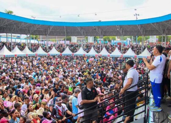 Antusias masyarakat padati Stadion Tiara Batara dan jalan raya sepanjang rute jalan sehat