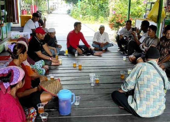 Cara Berbeda Supian Hadi Menjalin Kedekatan dengan Warga di DAS Katingan