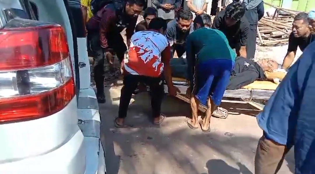 Pemotor Adu Banteng di Persimpangan Jalan, Satu Orang Tumbang dan Pingsan
