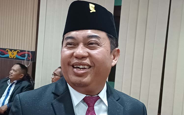 Rimbun Dilantik sebagai Ketua DPRD Kotim, Siap Perjuangkan Hak Masyarakat